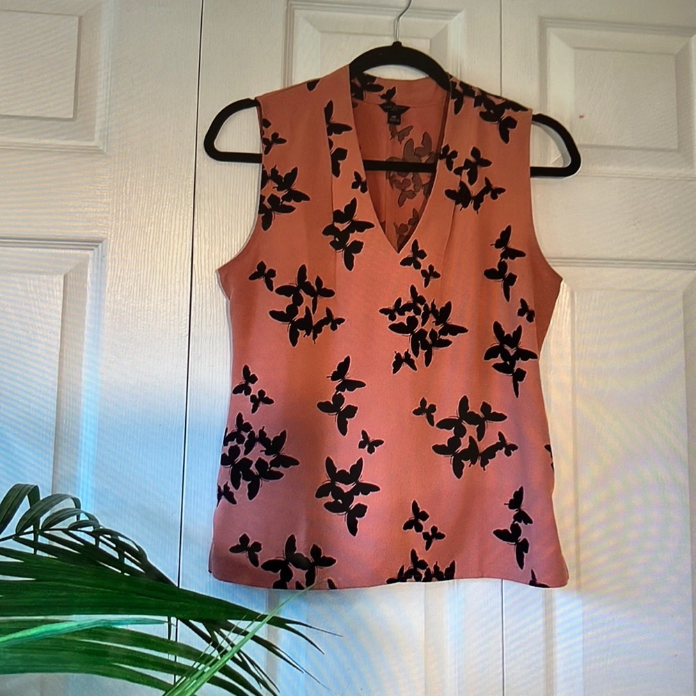 Firm “ NWOT Anne Taylor Butterfly Top “